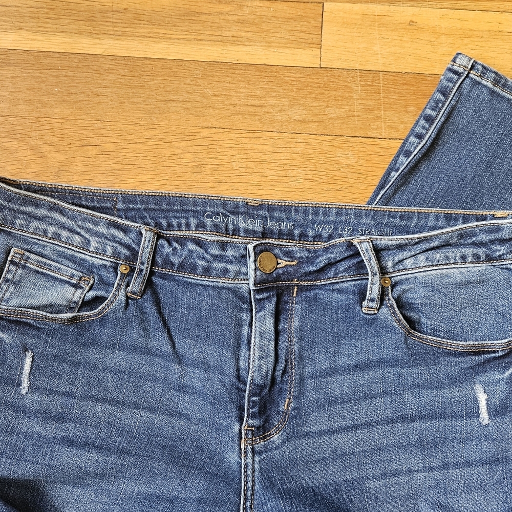 Women's Calvin Klein jeans. Size 32×32 in Straight fit.